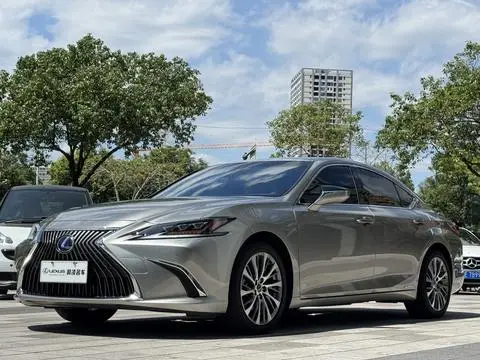 Lexus ES 2020