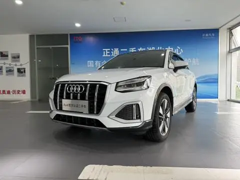 Audi Q2L 2022 — фото 1