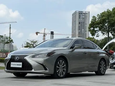 Lexus ES 2020
