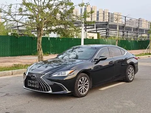 Lexus ES 2022 — фото 1