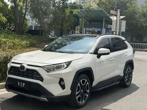 Toyota RAV4 2020 — фото 1