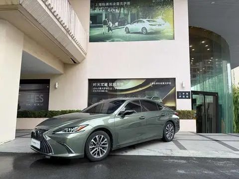 Lexus ES 2022