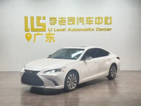 Lexus ES 2021