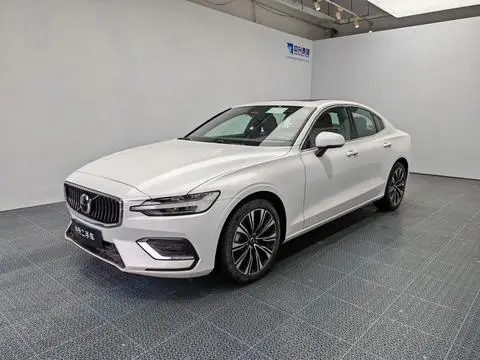 Volvo S60 2025 — фото 1