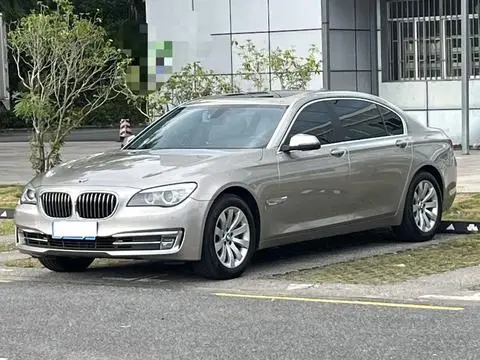 BMW 7 Series 2013 — фото 1