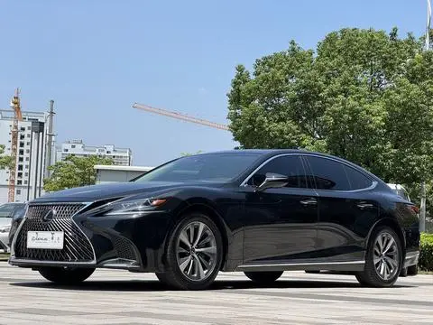 Lexus LS 2018 — фото 1