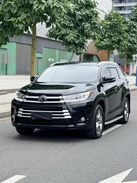 Toyota Highlander 2018 — фото 1