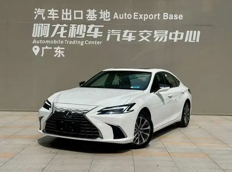 Lexus ES 2025