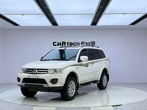 Mitsubishi 帕杰罗·劲畅 2013
