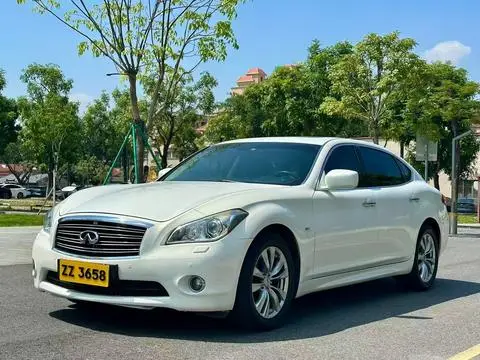 Infiniti Q70 2013