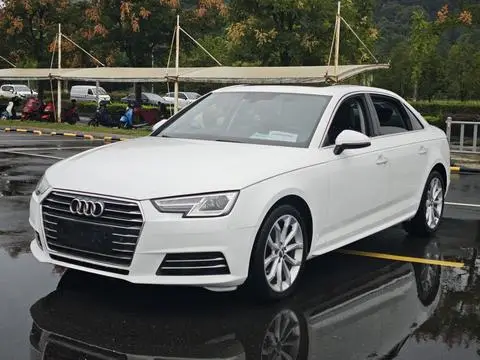Audi A4L 2018 — фото 1