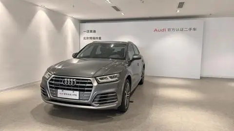 Audi Q5L 2020 — фото 1