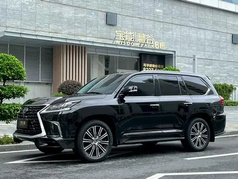 Lexus LX 2022 — фото 1