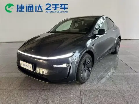 Tesla Model Y 2025