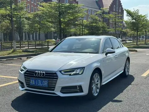 Audi A4L 2018 — фото 1