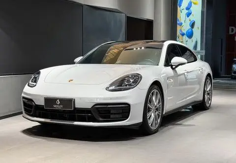 Porsche Panamera 2021