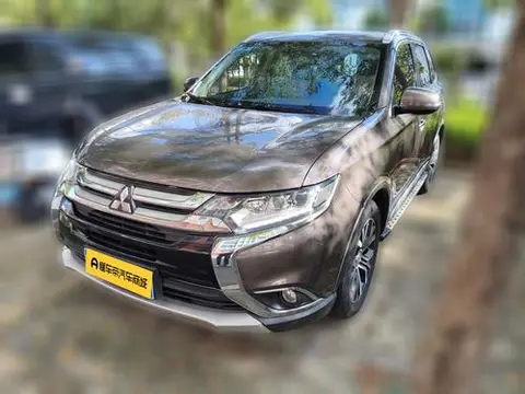 Mitsubishi 欧蓝德 2018 — фото 1