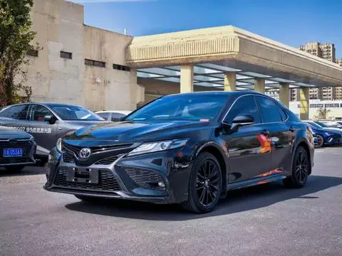 Toyota Camry 2023 — фото 1