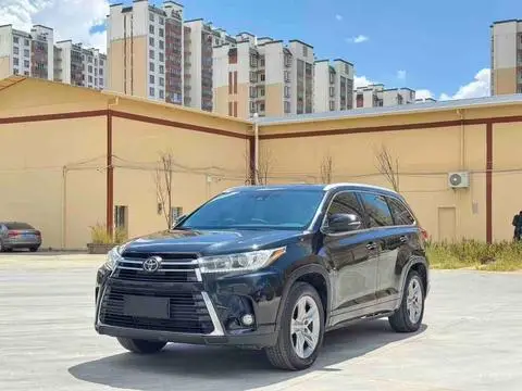 Toyota Highlander 2021 — фото 1