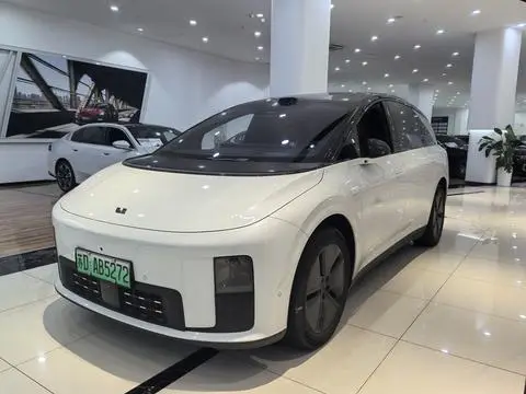 Li i8 2025