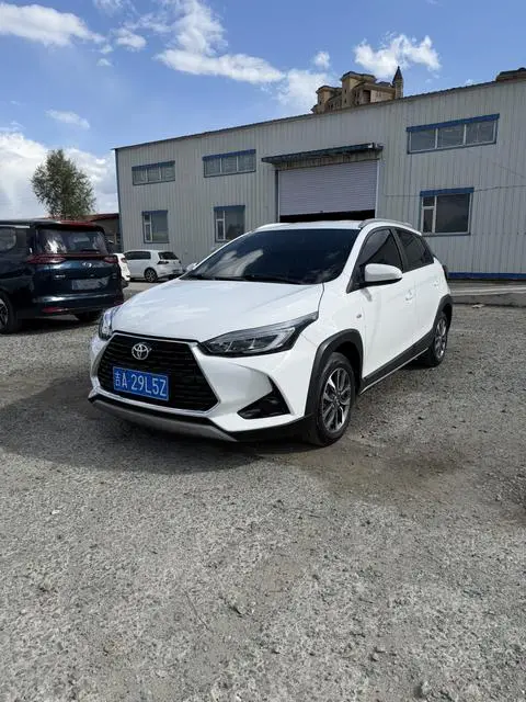 Toyota YARIS L 2022 — фото 1