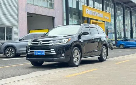 Toyota Highlander 2018 — фото 1