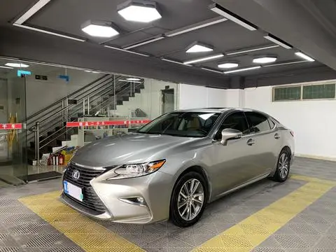 Lexus ES 2015 — фото 1