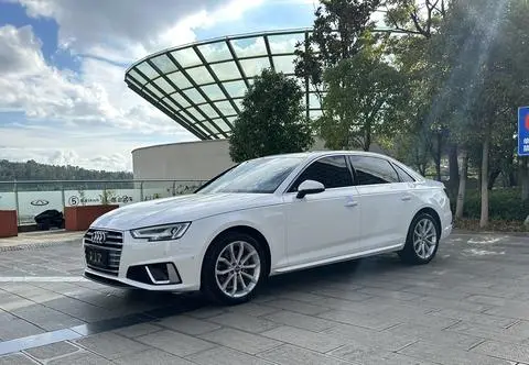 Audi A4L 2019 — фото 1