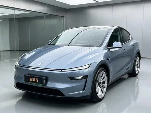 Tesla Model Y 2025