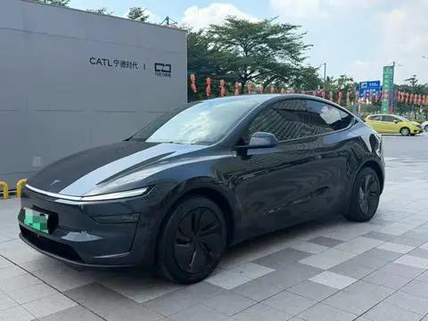 Tesla Model Y 2025 — фото 1