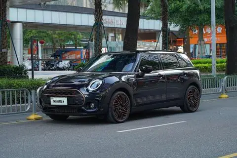MINI CLUBMAN 2023