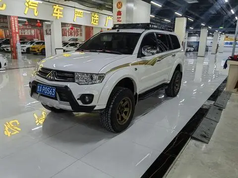 Mitsubishi 帕杰罗·劲畅 2013