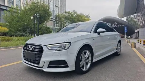 Audi A3 2019 — фото 1