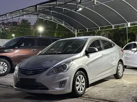 Hyundai 瑞纳 2011
