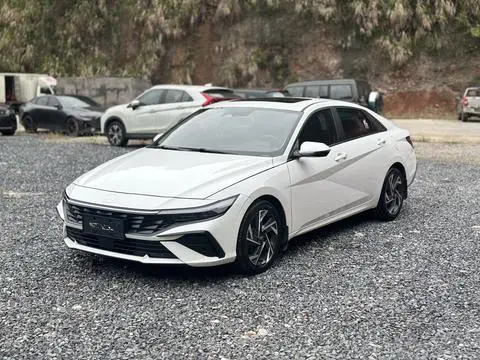 Hyundai Elantra 2023 — фото 1