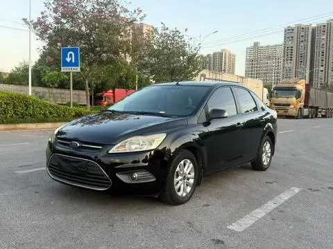 Ford Focus 2013 — фото 1