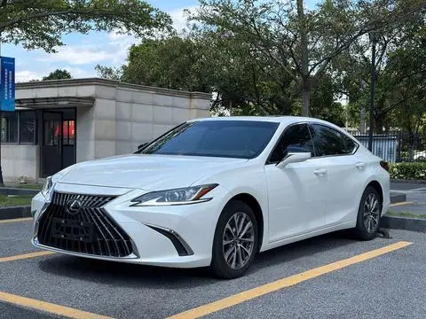 Lexus ES 2022 — фото 1