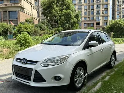 Ford Focus 2012 — фото 1