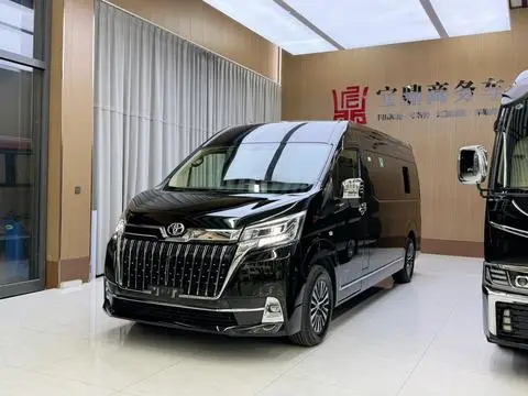 Toyota Hiace 2026 — фото 1