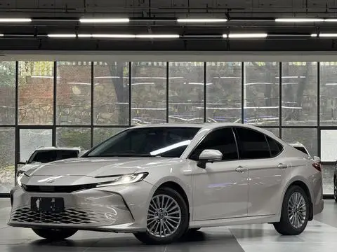Toyota Camry 2024 — фото 1