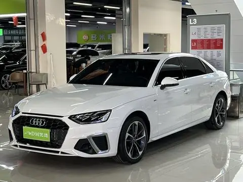 Audi A4L 2022 — фото 1