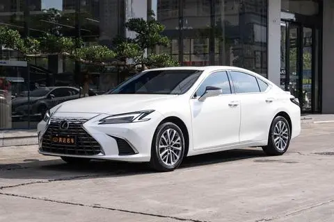 Lexus ES 2025
