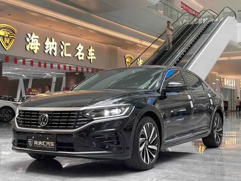 Volkswagen Passat 2023 — фото 1