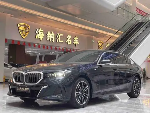 BMW 5 Series 2024 — фото 1