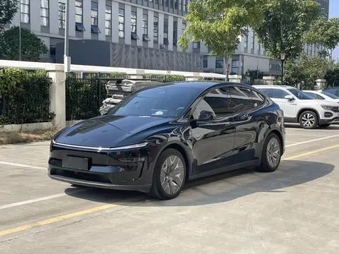 Tesla Model Y L 2026