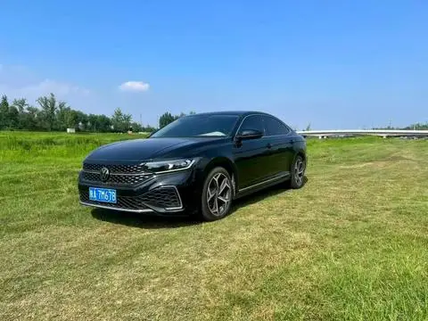 Volkswagen Passat 2023