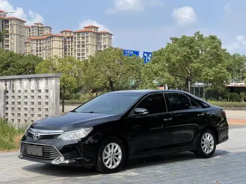 Toyota Camry 2015 — фото 1