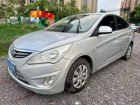 Hyundai 瑞纳 2010