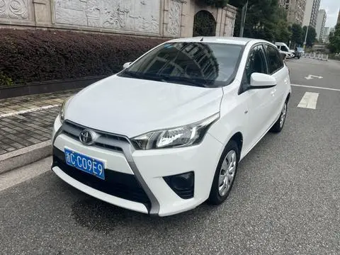 Toyota YARIS L 2015