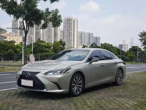 Lexus ES 2020